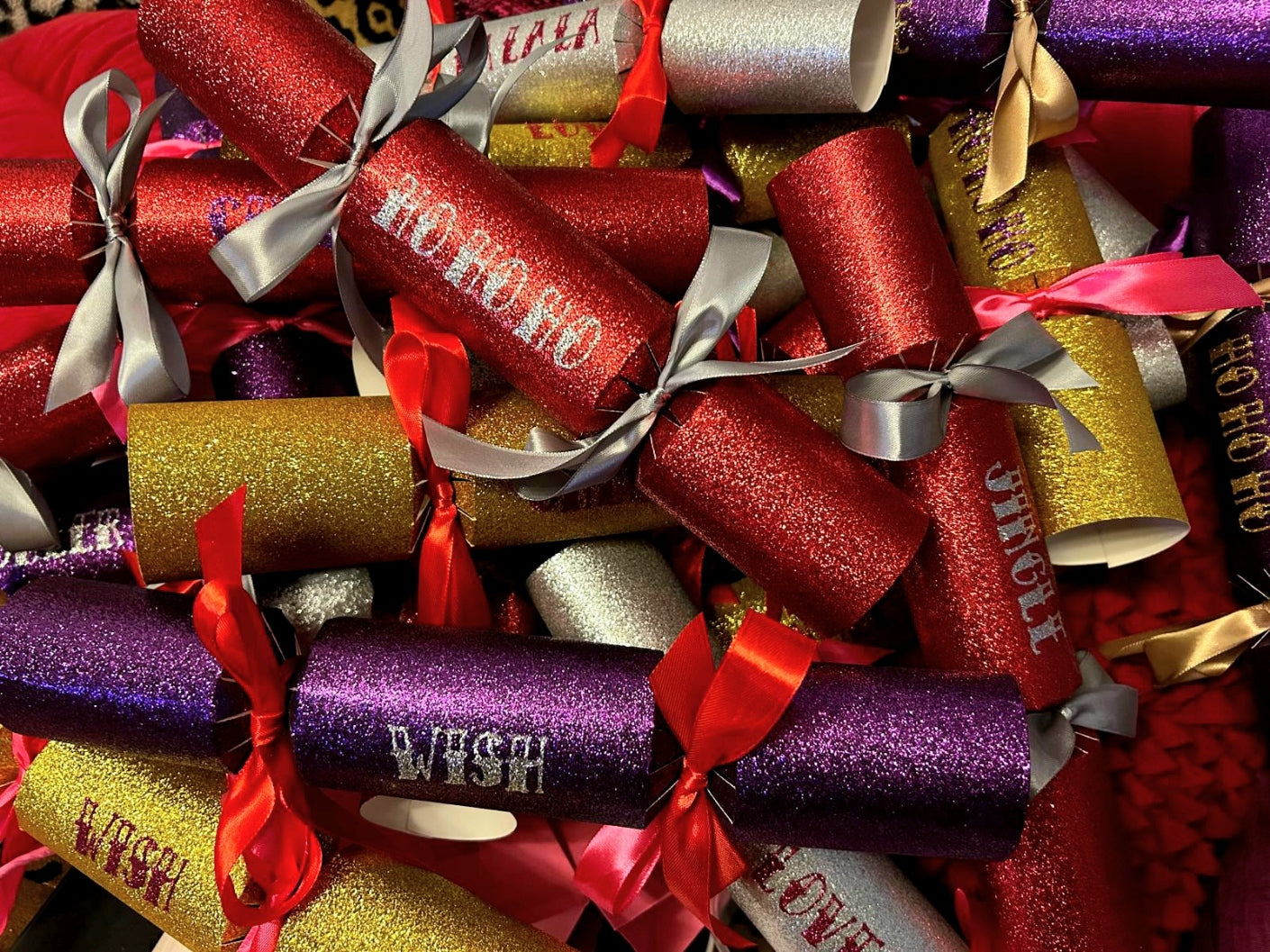 10 x Large Red Sparkle Crackers