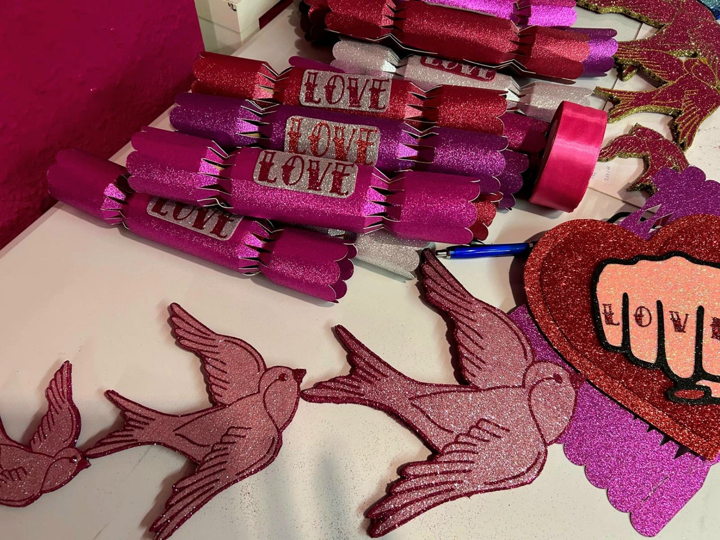 10 x Large Pink Sparkle Crackers